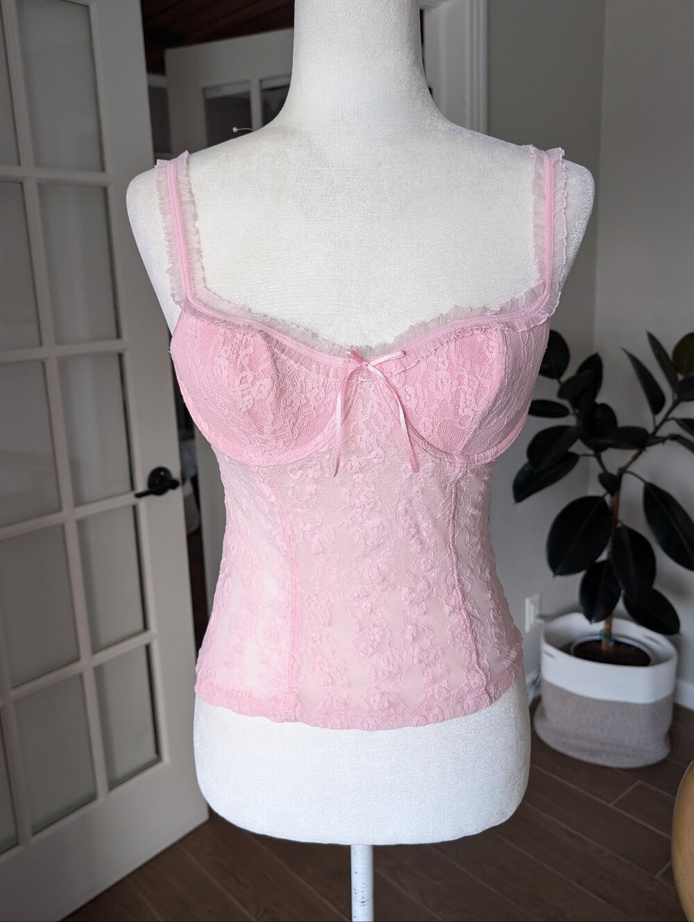 Vintage Y2K  Victoria's Secret Delicate Pink Lace Corset Cami Medium